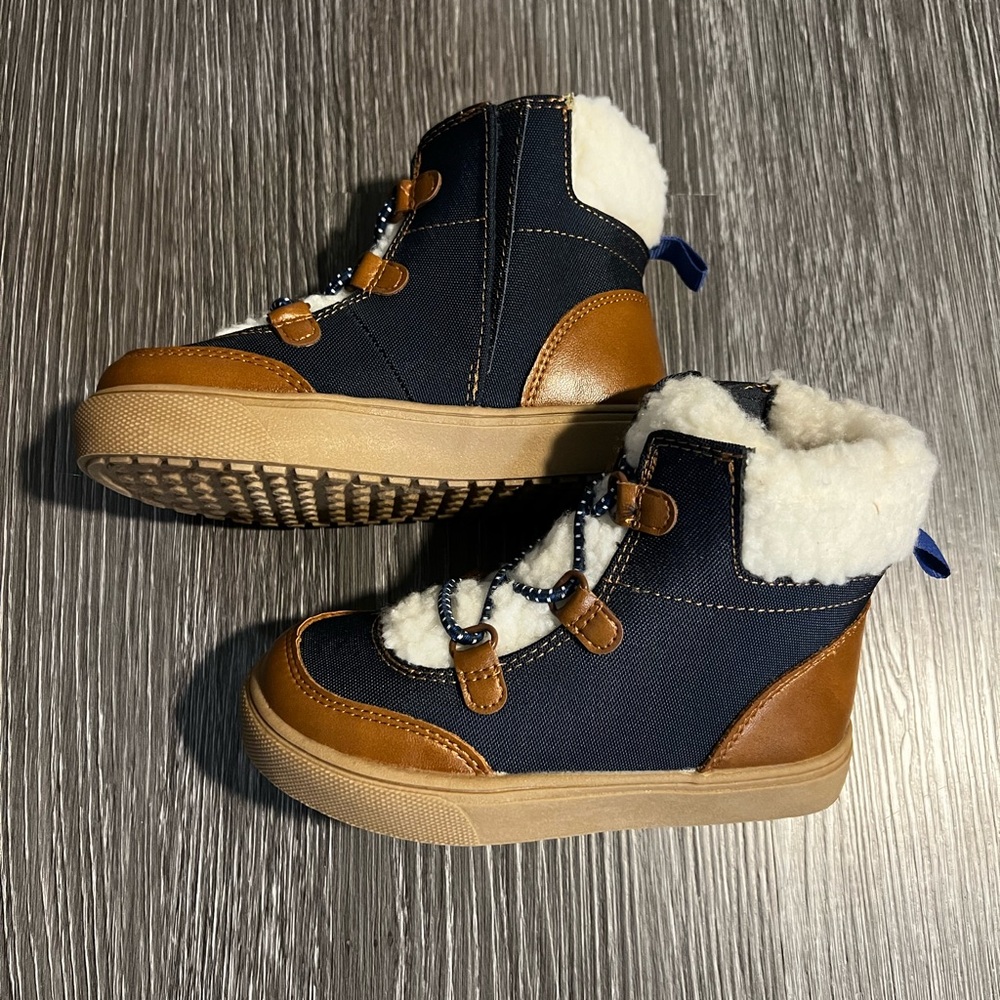 Old Navy Toddler boy boots. Navy blue. Size 9. New without tags